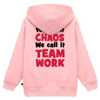 Teamwork - Kinder Premium Organic Zip Hoodie - Rosa - Hinten - AI Model Kid Female (0cm)