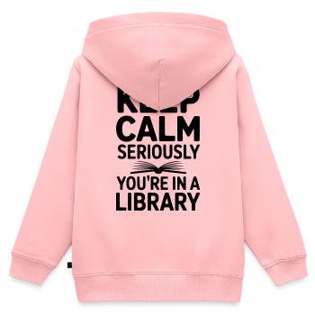 Ruhe bewahren, ganz ernsthaft, Sie sind in einer Bibliothek - Kinder Premium Organic Zip Hoodie - Rosa - Hinten - AI Model Kid Female (0cm)