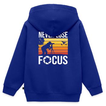Ne perdez jamais la concentration - Sweat Premium à capuche zippé enfant bio - bleu roi - Dos - AI Model Kid Male (0cm)