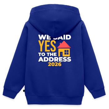 Nous avons dit oui à l’adresse 2026 - Sweat Premium à capuche zippé enfant bio - bleu roi - Dos - AI Model Kid Male (0cm)