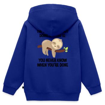 Faultier Chillmodus Entspannung Pur - Kinder Premium Organic Zip Hoodie - Royalblau - Hinten - AI Model Kid Male (0cm)