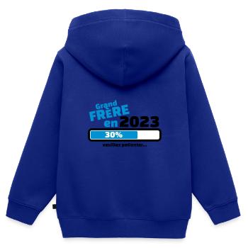 grand frere en 2023 veuillez patienter - Sweat Premium à capuche zippé enfant bio - bleu roi - Dos - AI Model Kid Male (0cm)