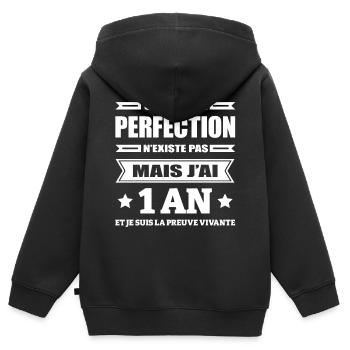 LA PERFECTION À 1 AN - Sweat Premium à capuche zippé enfant bio - noir - Dos - AI Model Kid Male (0cm)