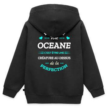 OCEANE PARFAITE - NOM OCEANE - Sweat Premium à capuche zippé enfant bio - noir - Dos - AI Model Kid Male (0cm)