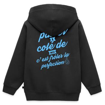 Passer à coté de moi c est frôler la perfection - Sweat Premium à capuche zippé enfant bio - noir - Dos - AI Model Kid Male (0cm)