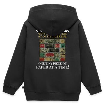 Le délice de la philatélie : les collectionneurs de timbres s’unissent - Sweat Premium à capuche zippé enfant bio - noir - Dos - AI Model Kid Male (0cm)
