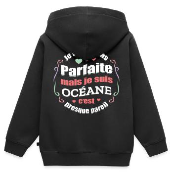 OCÉANE PARFAITE - PRENOM OCÉANE - Sweat Premium à capuche zippé enfant bio - noir - Dos - AI Model Kid Male (0cm)
