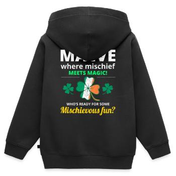 Nom de fille irlandaise drôle : Maeve Mischief rencontre la magie - Sweat Premium à capuche zippé enfant bio - noir - Dos - AI Model Kid Male (0cm)