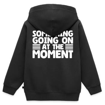 Quelque chose se passe en ce moment - Sweat Premium à capuche zippé enfant bio - noir - Dos - AI Model Kid Male (0cm)