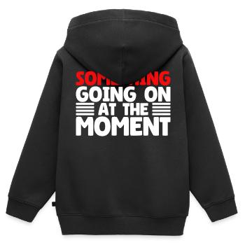 Quelque chose se passe en ce moment - Sweat Premium à capuche zippé enfant bio - noir - Dos - AI Model Kid Male (0cm)