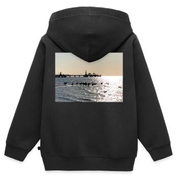 ostsee - Kinder Premium Organic Zip Hoodie - Schwarz - Hinten - AI Model Kid Male (0cm)