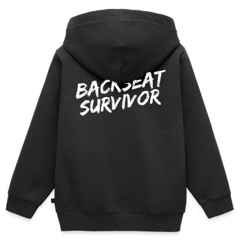 "Backseat Survivor" - Weiße Pinselschrift - Kinder Premium Organic Zip Hoodie - Schwarz - Hinten - AI Model Kid Male (0cm)