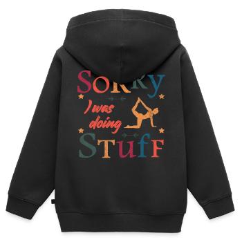 Sorry, I was doing stuff - Yoga - Kinder Premium Organic Zip Hoodie - Schwarz - Hinten - AI Model Kid Male (0cm)
