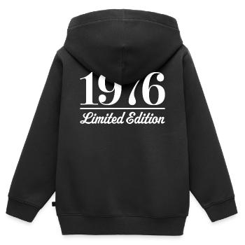 1976 Limited Edition - Kinder Premium Organic Zip Hoodie - Schwarz - Hinten - AI Model Kid Male (0cm)