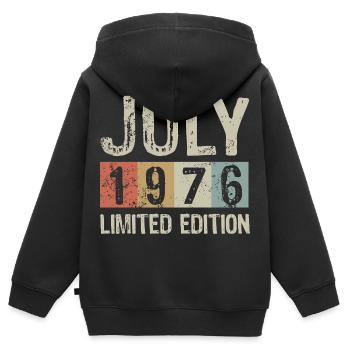 Édition limitée cadeau d’anniversaire de juillet 1976 - Sweat Premium à capuche zippé enfant bio - noir - Dos - AI Model Kid Male (0cm)