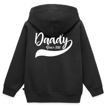 Daddy Since 2018 - Kinder Premium Organic Zip Hoodie - Schwarz - Hinten - AI Model Kid Male (0cm)