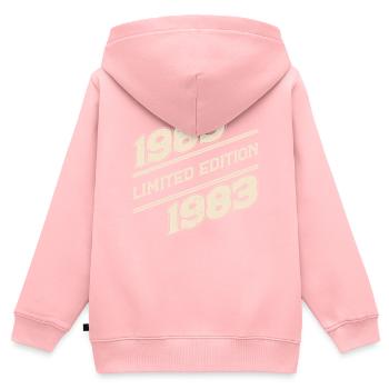 BC 1983 Édition limitée - Sweat Premium à capuche zippé enfant bio - rose - Dos - AI Model Kid Female (0cm)