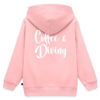 Plongée au café - Sweat Premium à capuche zippé enfant bio - rose - Dos - AI Model Kid Female (0cm)