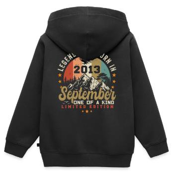 Septembre 2013, né en 2013 - Sweat Premium à capuche zippé enfant bio - noir - Dos - AI Model Kid Male (0cm)