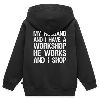 mon mari et moi avons un atelier, il travaille et moi - Sweat Premium à capuche zippé enfant bio - noir - Dos - AI Model Kid Male (0cm)