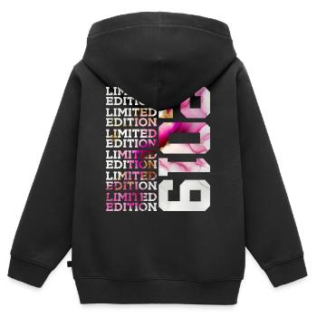 ÉDITION LIMITÉE 2019 - 7 ANS - 7E ANNIVERSAIRE - Sweat Premium à capuche zippé enfant bio - noir - Dos - AI Model Kid Male (0cm)