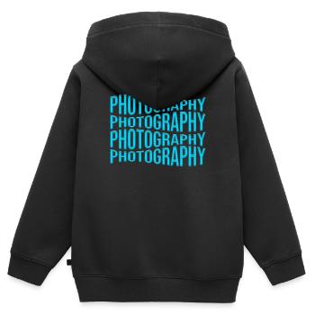Fotografie - Kinder Premium Organic Zip Hoodie - Schwarz - Hinten - AI Model Kid Male (0cm)