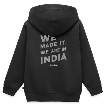 Columbus, wir haben es geschafft. Wir sind in Indien - Kinder Premium Organic Zip Hoodie - Schwarz - Hinten - AI Model Kid Male (0cm)