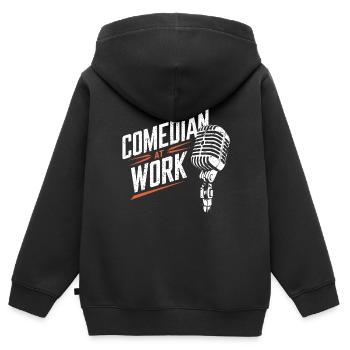 Komiker bei der Arbeit Mikrofon Stand up Comedy - Kinder Premium Organic Zip Hoodie - Schwarz - Hinten - AI Model Kid Male (0cm)