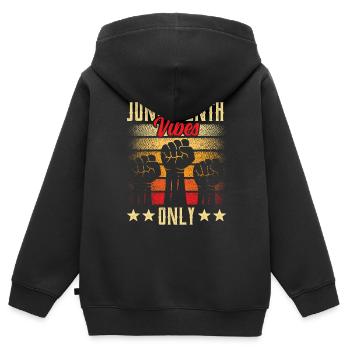 Nur Juneteenth Vibes 1865 African American Black - Kinder Premium Organic Zip Hoodie - Schwarz - Hinten - AI Model Kid Male (0cm)