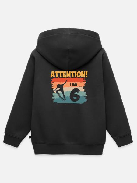 Attention! I am 6 - Kinder Premium Organic Zip Hoodie - Schwarz