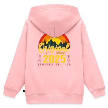 Anniversaire 2025 cadeau 2025 anniversaire - Sweat Premium à capuche zippé enfant bio - rose - Dos - AI Model Kid Female (0cm)