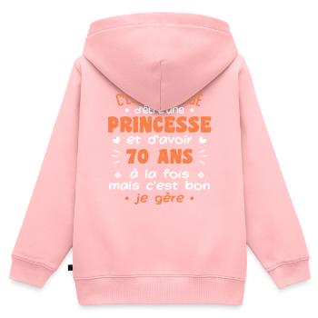 Femme Princesse Anniversaire 70 Ans - Sweat Premium à capuche zippé enfant bio - rose - Dos - AI Model Kid Female (0cm)