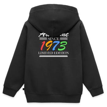 1973 - Fantastique depuis 1973 - Né en 1973 - Sweat Premium à capuche zippé enfant bio - noir - Dos - AI Model Kid Male (0cm)