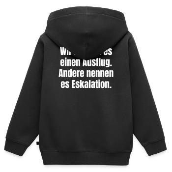 Ausflug oder Eskalation Typografie - Kinder Premium Organic Zip Hoodie - Schwarz - Hinten - AI Model Kid Male (0cm)