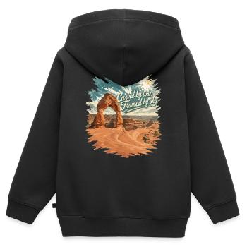Sculpté par le temps - Arc délicat - Arches N.P. Utag - Sweat Premium à capuche zippé enfant bio - noir - Dos - AI Model Kid Male (0cm)