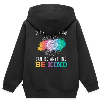 In einer Welt, in der du alles sein kannst, sei freundlich - Kinder Premium Organic Zip Hoodie - Schwarz - Hinten - AI Model Kid Male (0cm)