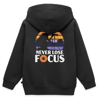 Ne perdez jamais la mise au point Photographe de résolution d’image - Sweat Premium à capuche zippé enfant bio - noir - Dos - AI Model Kid Male (0cm)