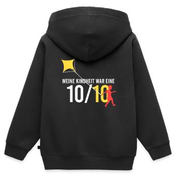 meine Kindheit war eine 10/10 - Kinder Premium Organic Zip Hoodie - Schwarz - Hinten - AI Model Kid Male (0cm)