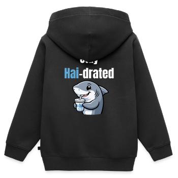 Hai-drated | Lustiger Cartoon-Hai mit Getränk - Kinder Premium Organic Zip Hoodie - Schwarz - Hinten - AI Model Kid Male (0cm)