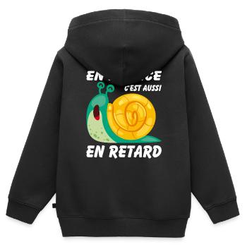 En avance c'est aussi en retard - Sweat Premium à capuche zippé enfant bio - noir - Dos - AI Model Kid Male (0cm)