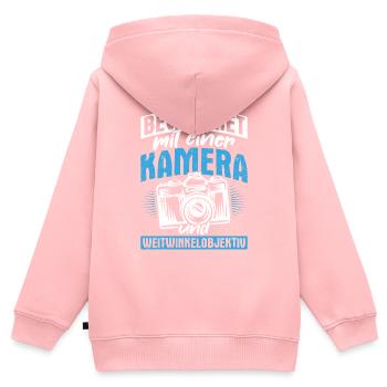 Bewaffnet mit einer KAMERA und WEITWINKELOBJEKTIV - Kinder Premium Organic Zip Hoodie - Rosa - Hinten - AI Model Kid Female (0cm)