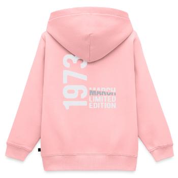 Mars 1973 édition limitée Année de naissance - Sweat Premium à capuche zippé enfant bio - rose - Dos - AI Model Kid Female (0cm)