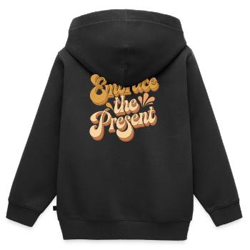 Umarme Die Gegenwart - Inspirierendes Zitat - Kinder Premium Organic Zip Hoodie - Schwarz - Hinten - AI Model Kid Male (0cm)