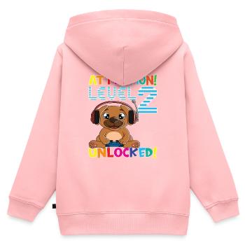 Attention Niveau 2 Anniversaire débloqué - Sweat Premium à capuche zippé enfant bio - rose - Dos - AI Model Kid Female (0cm)