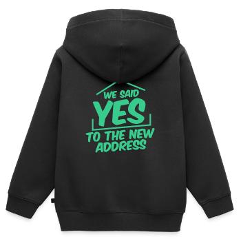Nous avons dit oui à la nouvelle adresse 4 - Sweat Premium à capuche zippé enfant bio - noir - Dos - AI Model Kid Male (0cm)