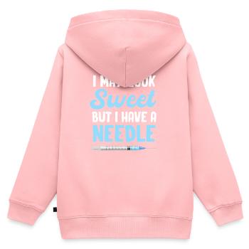 Ich Mag Süß Aussehen, Aber Ich Habe Eine Nadel - Kinder Premium Organic Zip Hoodie - Rosa - Hinten - AI Model Kid Female (0cm)