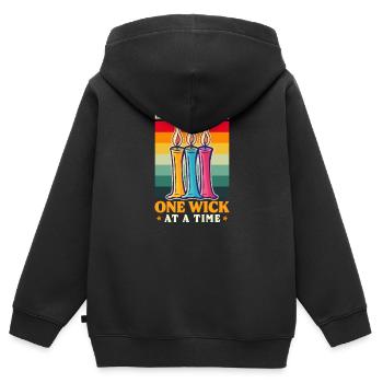 Bougie faisant éclairer la vie une mèche à la fois - Sweat Premium à capuche zippé enfant bio - noir - Dos - AI Model Kid Male (0cm)
