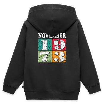 Novembre 1973 Anniversaire Novembre 1973 Novembre - Sweat Premium à capuche zippé enfant bio - noir - Dos - AI Model Kid Male (0cm)