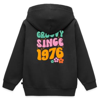 Groovy Seit 1976 Hippie - Kinder Premium Organic Zip Hoodie - Schwarz - Hinten - AI Model Kid Male (0cm)
