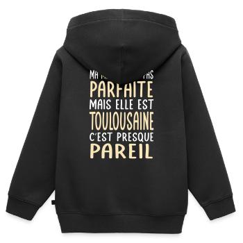Ma maman n'est pas parfaite - Toulousaine - Sweat Premium à capuche zippé enfant bio - noir - Dos - AI Model Kid Male (0cm)